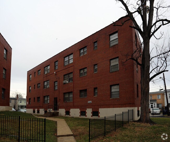 Photo - 214 Kenilworth Ave NE