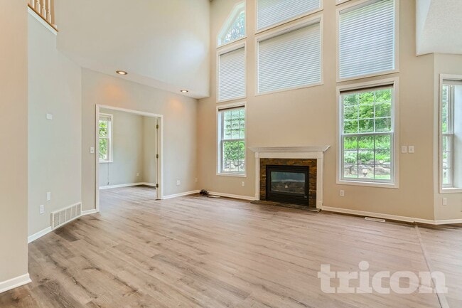 Photo - 15012 Viewcrest Ln