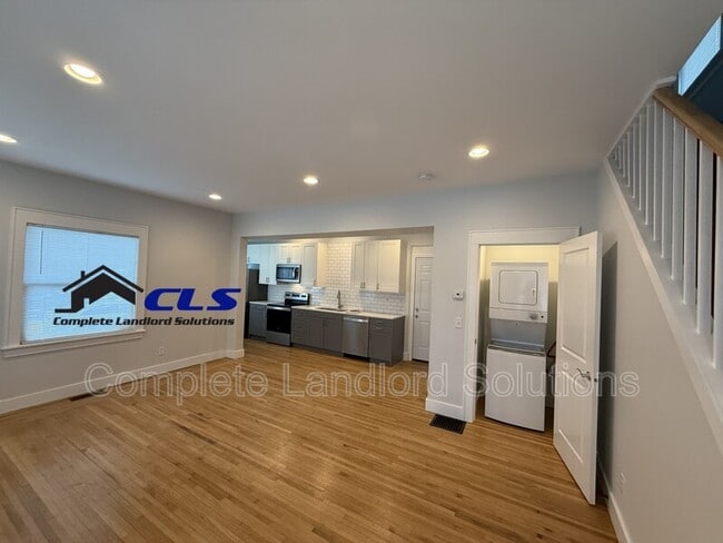 Photo - 646 Farrington St
