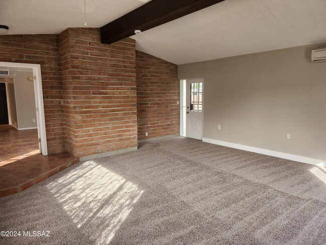 3565 E Calle del Prado