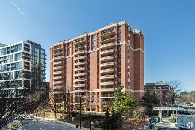 Building Photo - 4808 Moorland Ln Unit 8TH FL Rental