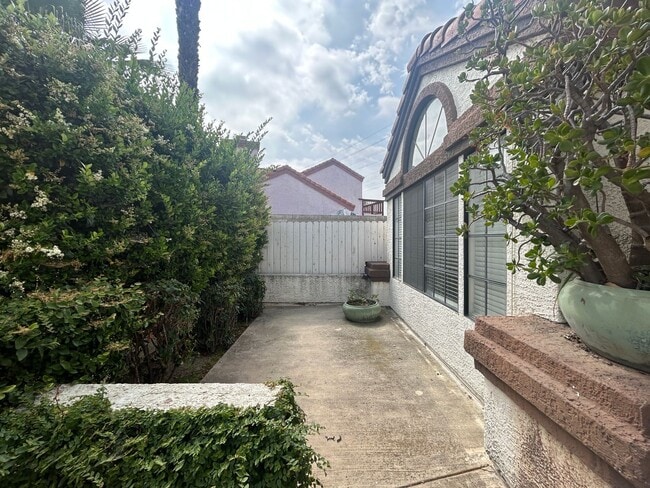 3068 Prado Ln