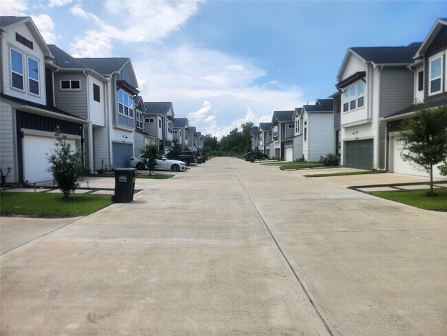 5831 Highland Sky Ln