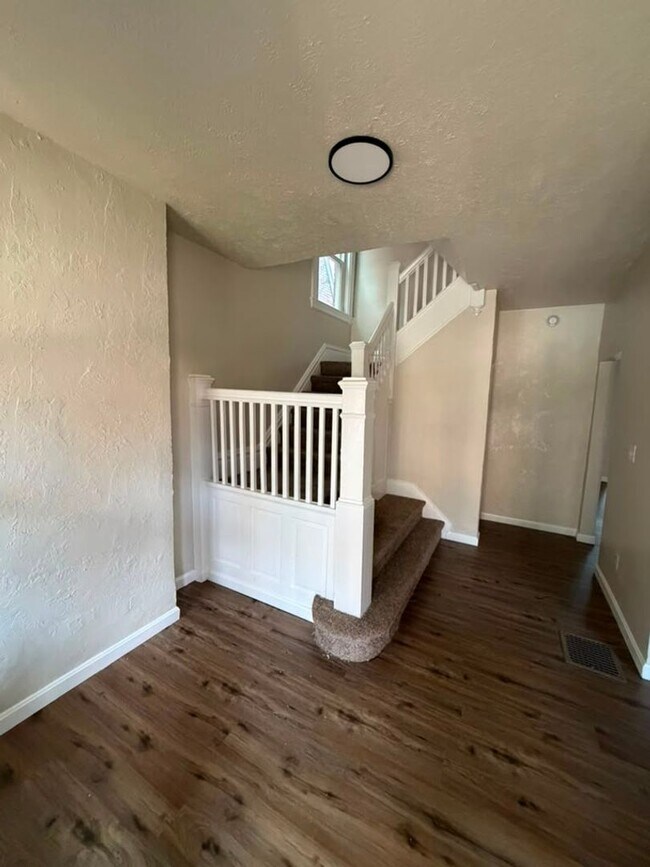 215 Moore Ave