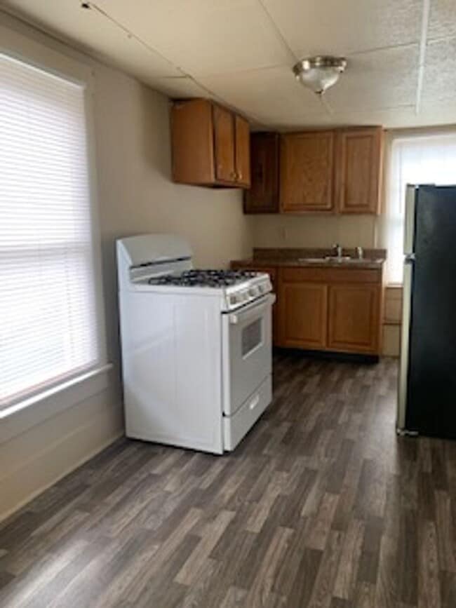 Building Photo - 413 Third Unit Up Rental
