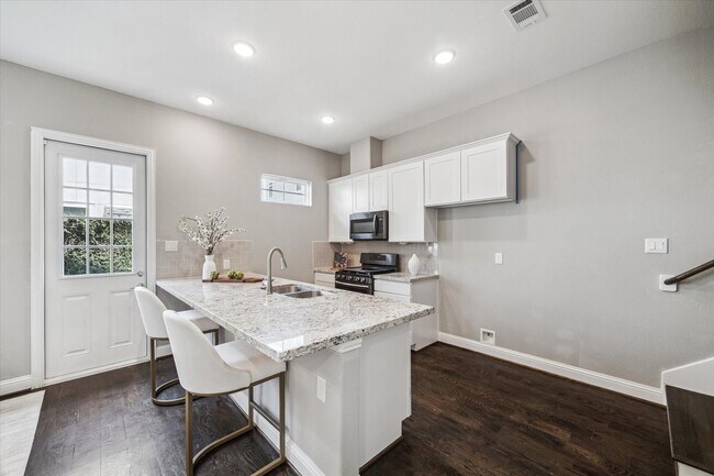 Photo - 5443 Camaguey St