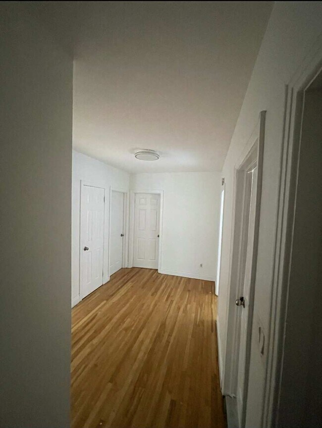 Building Photo - 9404 Rue Francoeur Unit 9404