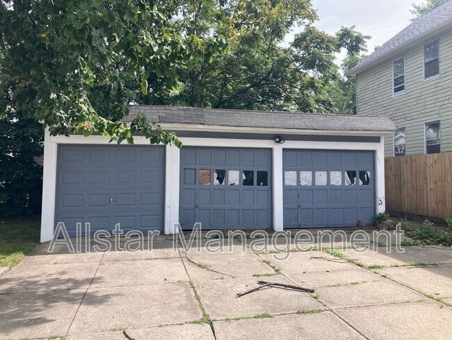 17202 Grovewood Ave Unidad Down