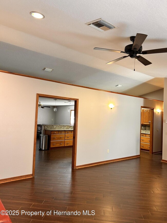 Photo - 2284 Champlain Ave