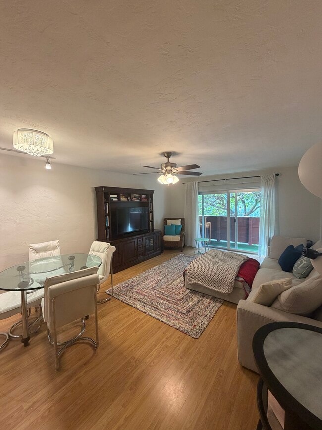 Living Room (picture with furniture)