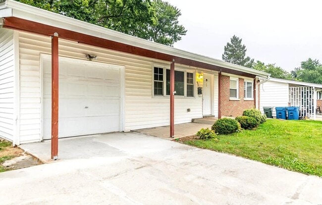 Photo - 805 Holiday Ave