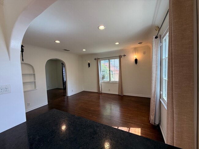 Photo - 939 Hammond St