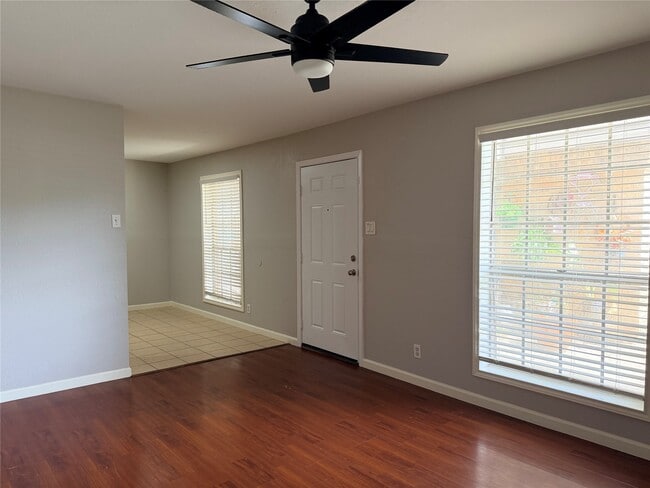 Building Photo - 2102 5th Ave N Unit 3