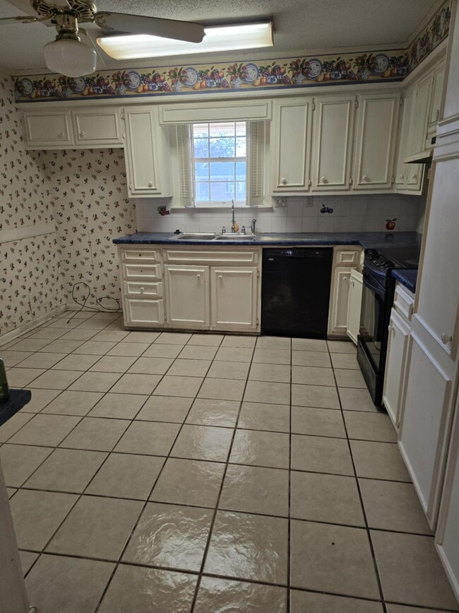 Photo - 1435 Mockingbird Ln