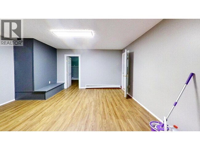 Photo - 720 W 54th Ave