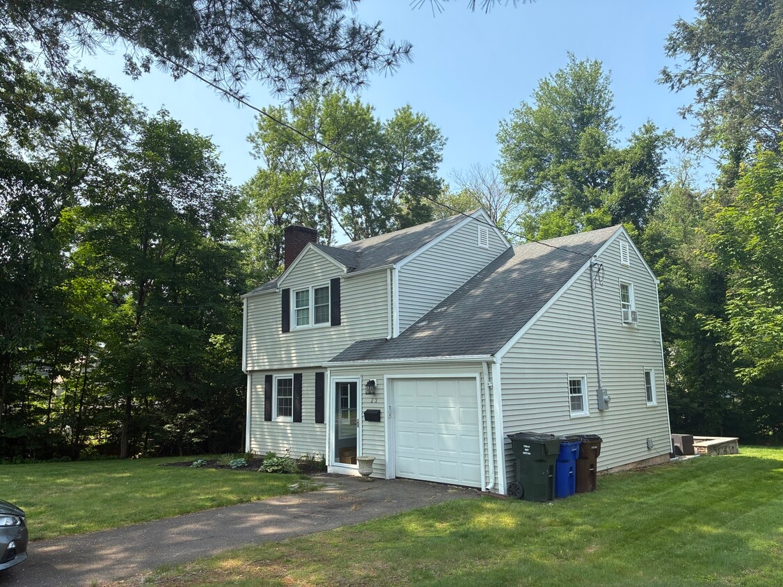 Photo - 23 Briarwood Rd (West Hartford, CT)