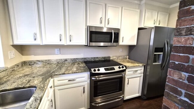 Photo - Great Two Bedroom Townhouse Convenient to Downtown Greenville!