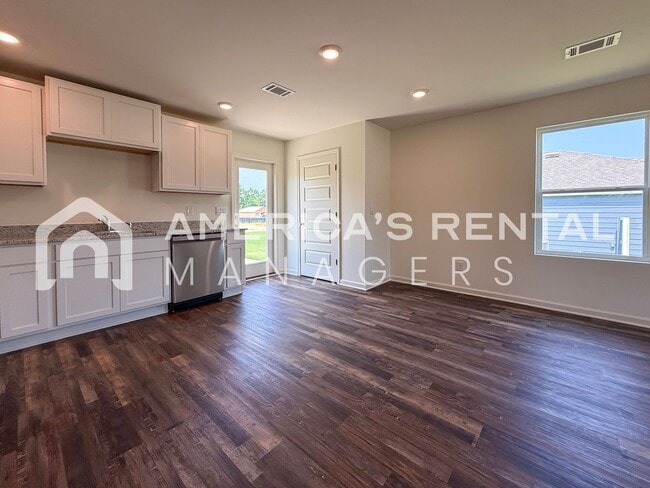 Photo - Home for rent in Tuscaloosa! Available to View Now!