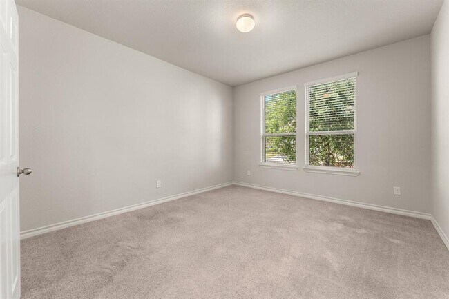 Photo - 740 Aliso Trail