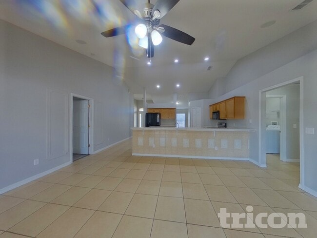 Photo - 910 Albertville Ct