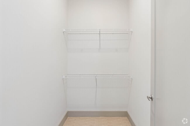 2BR, 2BA - 1,613SF - Closet