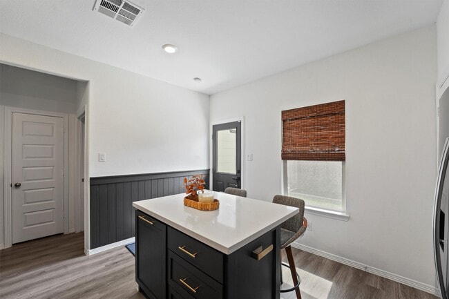 Photo - 16638 Spirit St