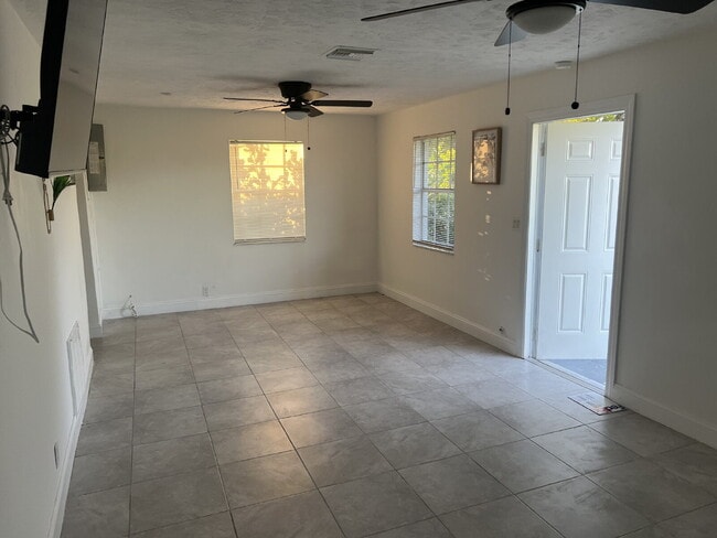 Photo - Updated 3/1 Home for Rent Close to Downtown Fort Myers Fun & Dining!