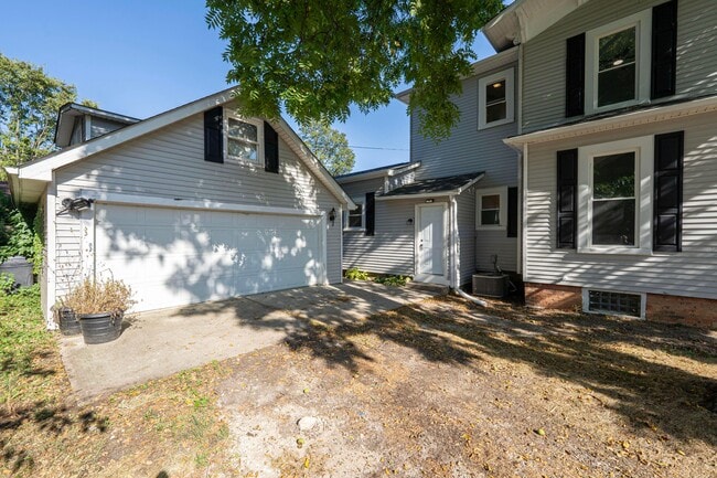 Photo - 150 N Oak St