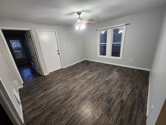 Building Photo - 253 Oak St Unit 2 Rental