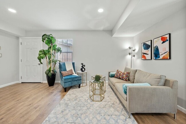 1312 E 52nd St Unit B
