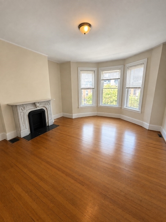 Building Photo - 305 Beacon St Unit 3