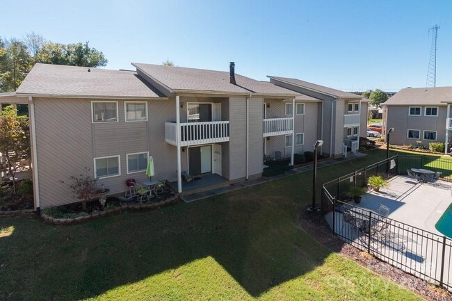 Building Photo - 140 Lake Concord Rd NE Unit B4