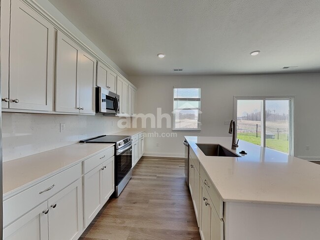 Photo - 962 Heritage Blvd