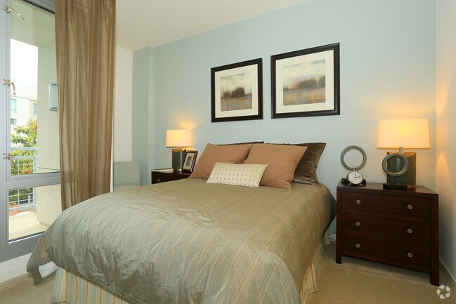 1Bedroom: Bedroom