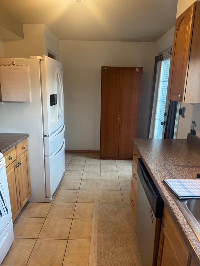 Photo - 6215 N Cedar St