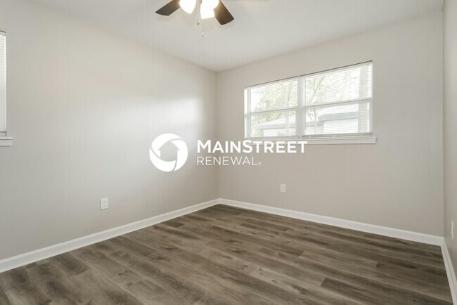 Photo - 4 Bedroom Pet-Friendly Home in JACKSONVILLE, FL with Main Street Renewal