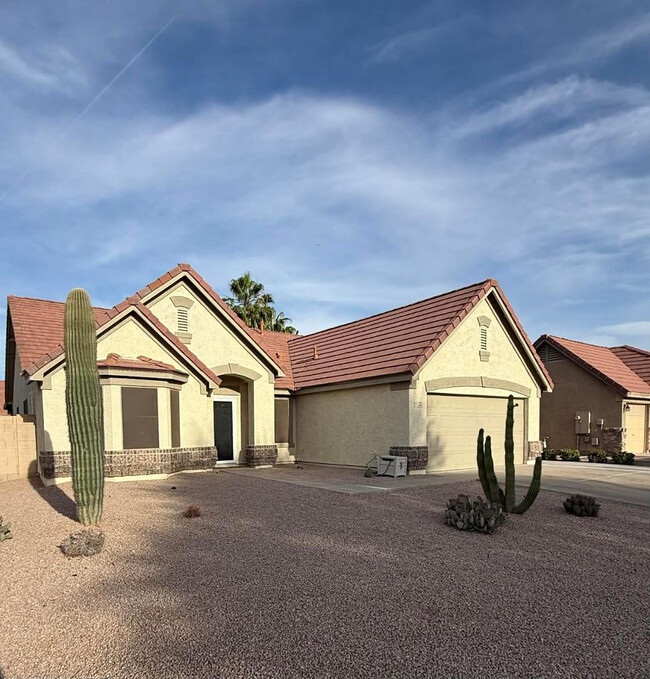Building Photo - 6732 S Vernon Dr