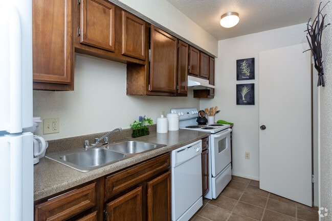 1BR,1BA-737sft