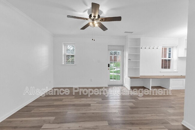 Photo - 1301 E Abingdon Dr