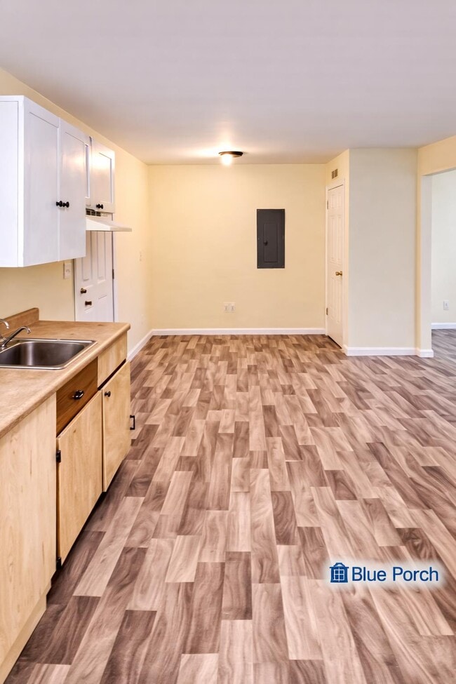 Photo - Mosely St Unit B
