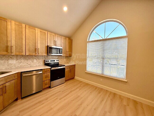 Photo - 8811 Roseton Ln