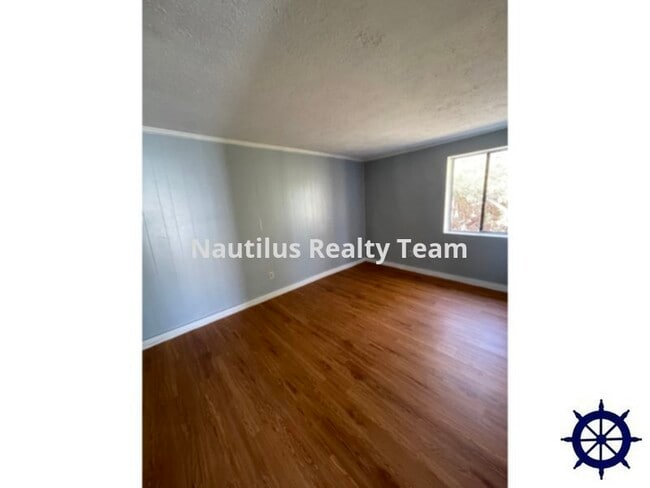Photo - 715 W 13th St