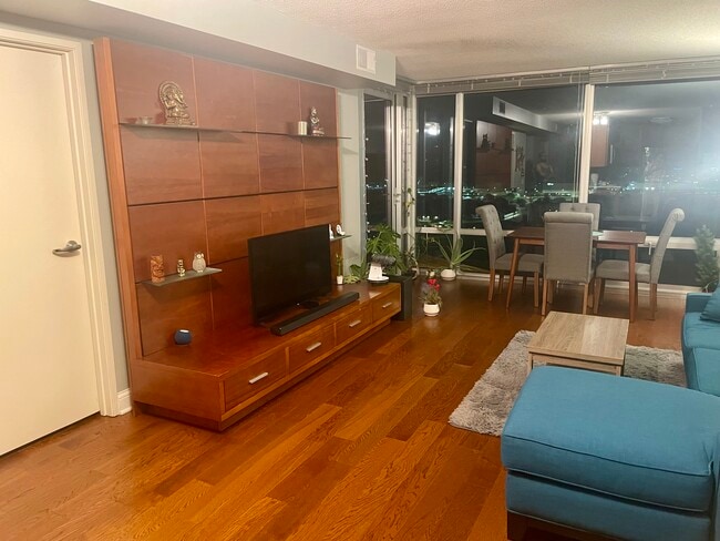 Building Photo - 9655 Woods Dr Unit 1709 Rental