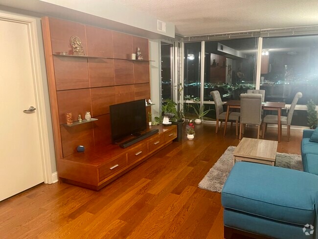 Building Photo - 9655 Woods Dr Unit 1709 Rental