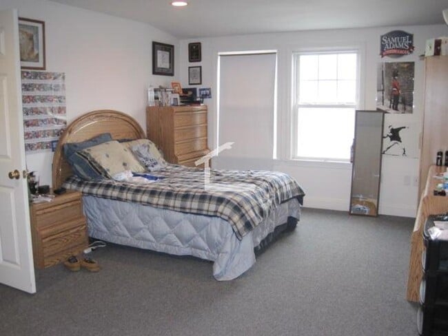 Photo - Nice 4 bed in Allston