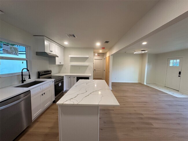 Photo - 5017 Kenilwood Dr