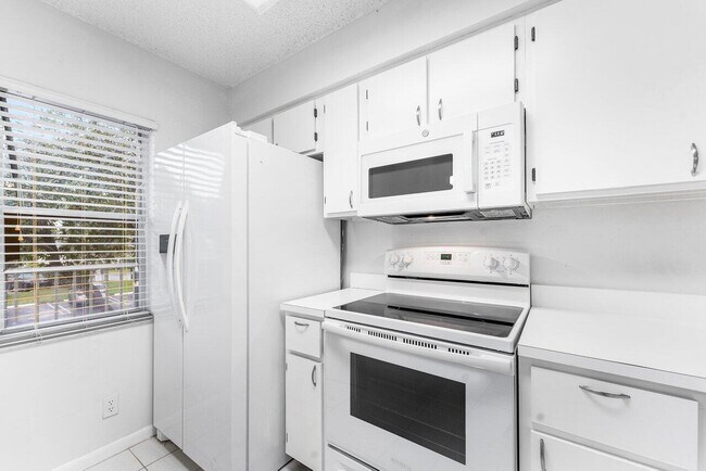 Photo - 2230 N Cypress Bend Dr Unit 209