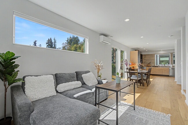 Building Photo - 17342 Bothell Way NE Unit A