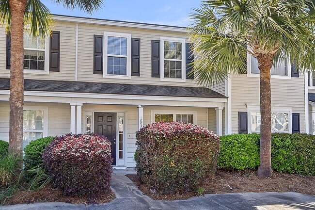 Photo - Easy, Modern Comfort in a Prime Charleston Location!