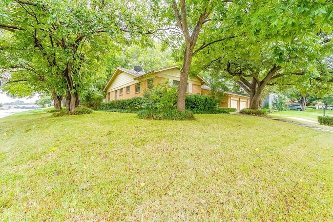 Photo - Ready for New Tenants- Large 3 bed, 2 bath...